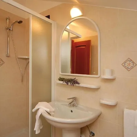 Geraumige Und Moderne Ferienwohnung An Der Italienischen Riviera Zwischen Alassio Und Finale Ligure Pietra Ligure